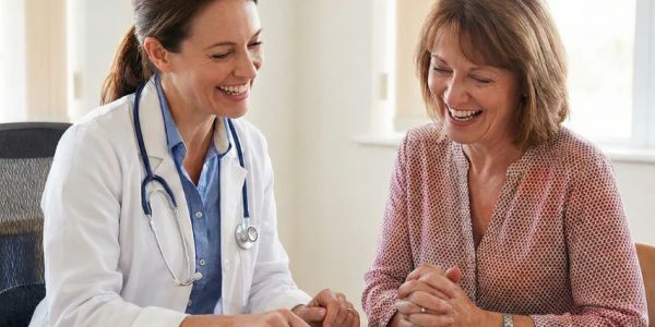 Doctor discussing a treatment plan with a woman during an HRT consultation